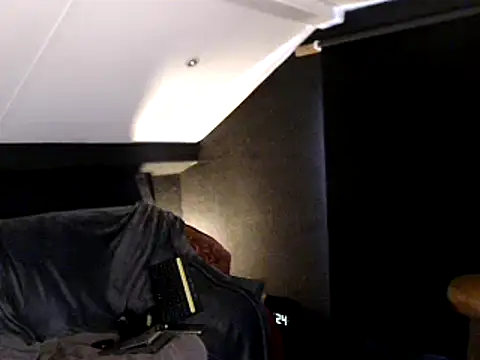 Snapshot of TheDogsBolloxXL chatting on 12/08/24, 01:58 TheDogsBolloxXL online show from 12/08/24, 01:58