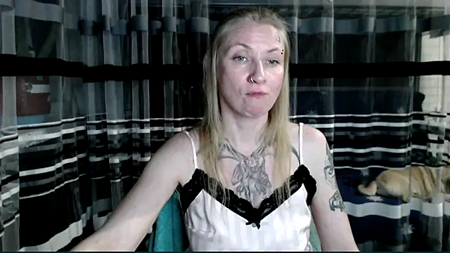 Snapshot of cold_lollipop chatting on 11/10/25, 06:18 cold lollipop online show from 11/10/25, 06:18