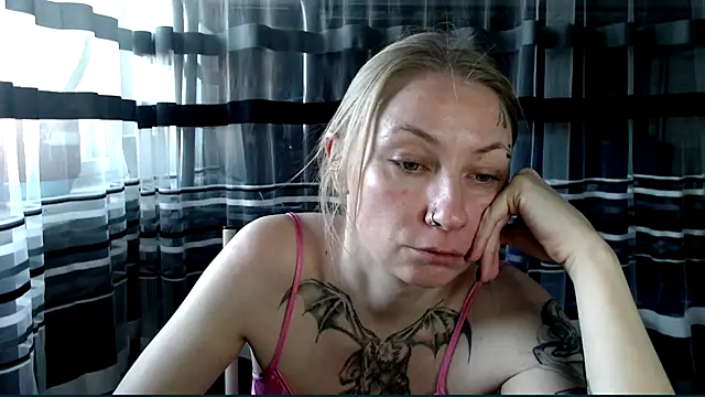 Snapshot of cold_lollipop chatting on 11/14/25, 07:18 cold lollipop online show from 11/14/25, 07:18