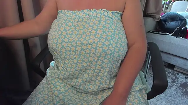 Snapshot of Anita-boobs chatting on 07/06/26, 01:30 Anita-boobs online show from 07/06/26, 01:30