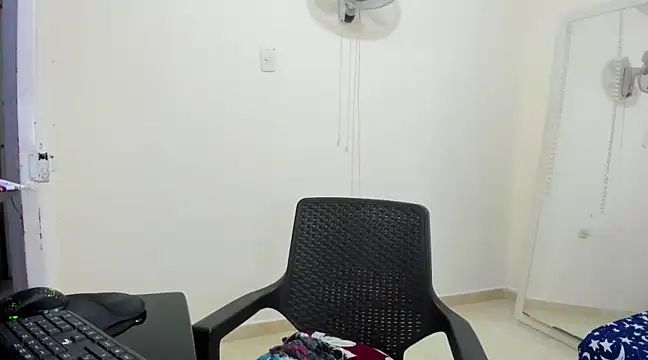 Snapshot of HUGEBOOBS_MILF chatting on 02/14/25, 12:41 HUGEBOOBS MILF online show from 02/14/25, 12:41