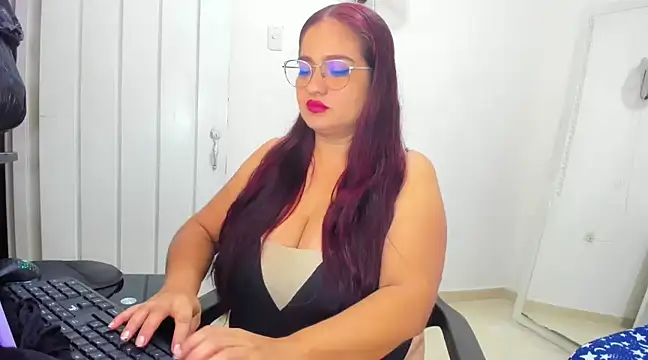 Snapshot of HUGEBOOBS_MILF chatting on 03/13/25, 11:16 HUGEBOOBS MILF online show from 03/13/25, 11:16