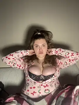 Snapshot of daddyarimm chatting on 12/19/25, 08:27 daddyarimm online show from 12/19/25, 08:27