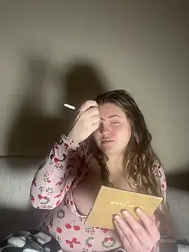 Snapshot of daddyarimm chatting on 12/21/25, 04:25 daddyarimm online show from 12/21/25, 04:25