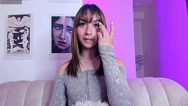 Snapshot of Moonlight1002 chatting on 12/06/24, 03:30 Moonlight1002 online show from 12/06/24, 03:30