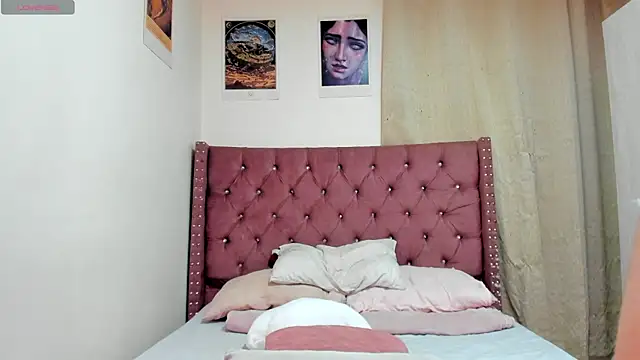 Snapshot of Moonlight1002 chatting on 01/19/25, 07:36 Moonlight1002 online show from 01/19/25, 07:36