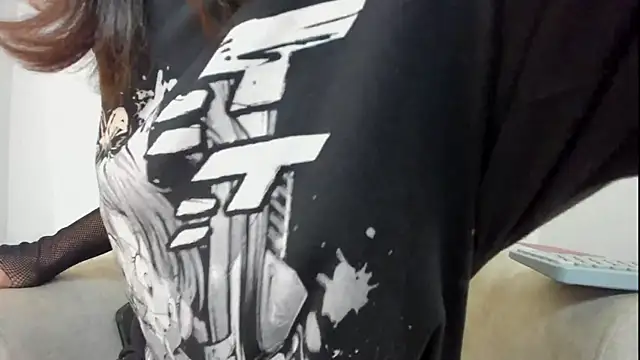 Snapshot of Moonlight1002 chatting on 09/26/25, 08:02 Moonlight1002 online show from 09/26/25, 08:02