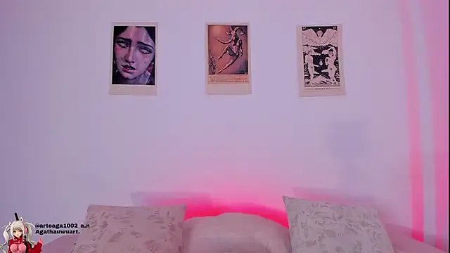 Snapshot of Moonlight1002 chatting on 11/12/25, 09:42 Moonlight1002 online show from 11/12/25, 09:42