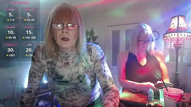 Snapshot of COUPLE4VOYEUR01 chatting on 01/17/26, 07:50 COUPLE4VOYEUR01 online show from 01/17/26, 07:50