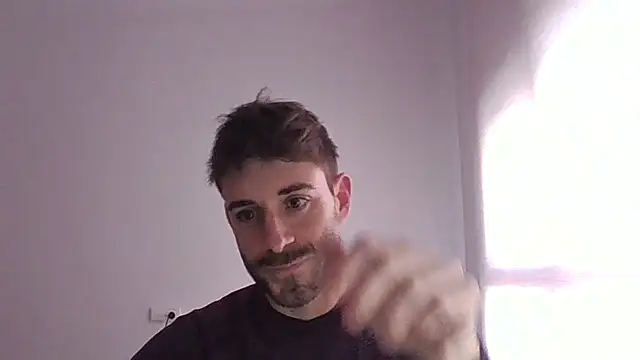 Snapshot of vargas90 chatting on 02/12/26, 12:11 vargas90 online show from 02/12/26, 12:11