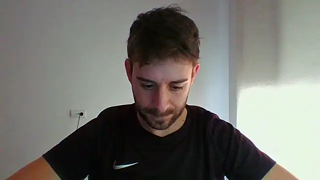 Snapshot of vargas90 chatting on 03/06/26, 10:34 vargas90 online show from 03/06/26, 10:34