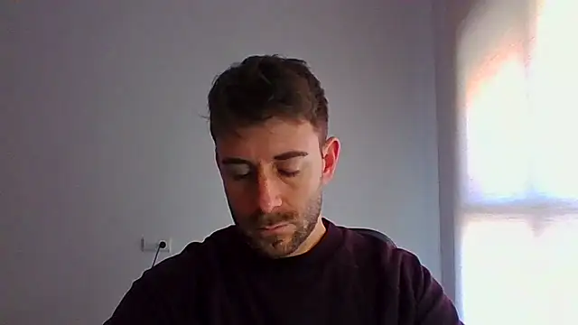 Snapshot of vargas90 chatting on 03/25/26, 12:44 vargas90 online show from 03/25/26, 12:44