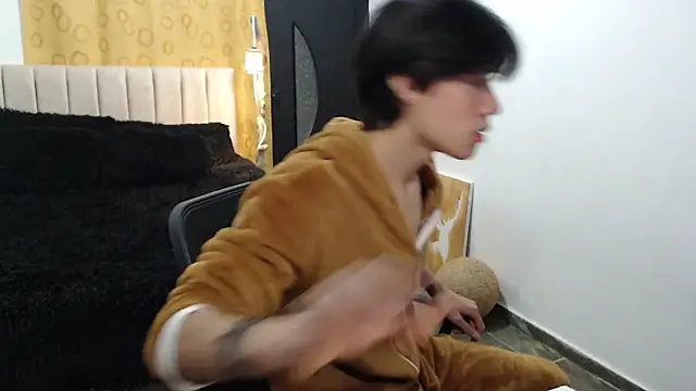 Snapshot of Elio-cam chatting on 02/25/25, 09:20 Elio-cam online show from 02/25/25, 09:20