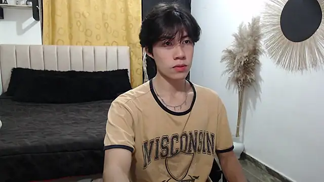 Snapshot of Elio-cam chatting on 02/17/26, 01:35 Elio-cam online show from 02/17/26, 01:35