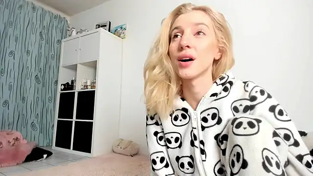 KenzieDawton online show from 11/02/25, 04:37