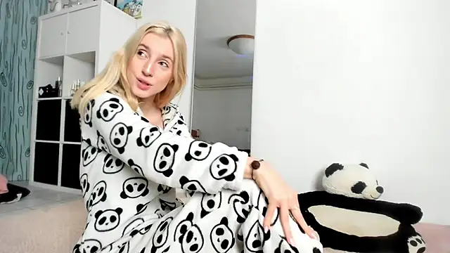 KenzieDawton online show from 11/05/25, 04:34