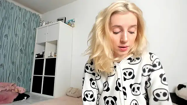 KenzieDawton online show from 11/08/25, 04:56