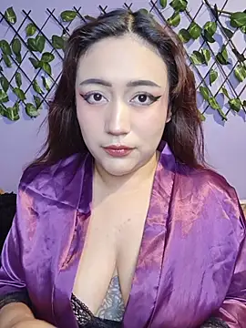 Snapshot of lady- chatting on 04/25/26, 12:24 lady- online show from 04/25/26, 12:24