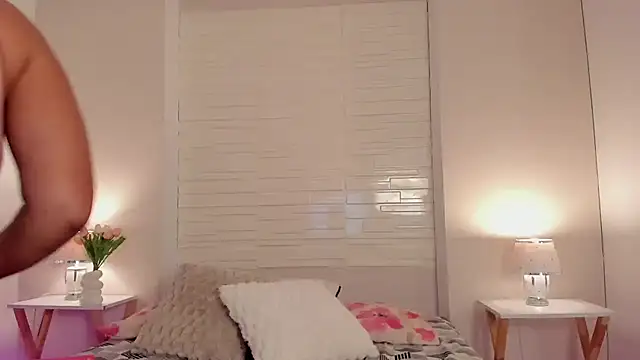 SophiaaStone online show from 05/06/26, 12:10