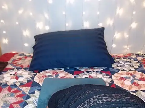 Snapshot of Megumi81 chatting on 11/13/25, 02:10 Megumi81 online show from 11/13/25, 02:10