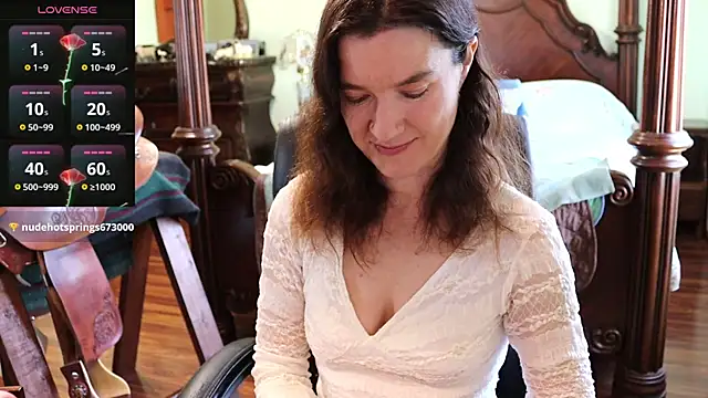 Snapshot of thornburyrose chatting on 02/10/25, 06:03 thornburyrose online show from 02/10/25, 06:03