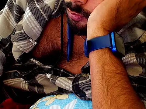 Snapshot of SHENOY3 chatting on 11/11/25, 03:50 SHENOY3 online show from 11/11/25, 03:50