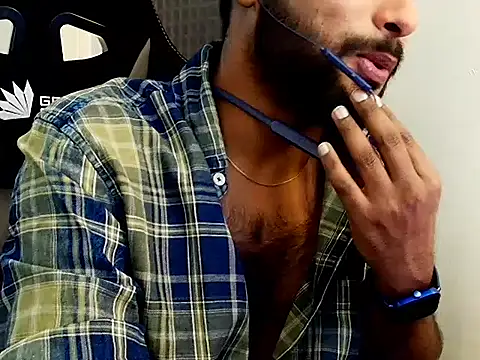 Snapshot of SHENOY3 chatting on 11/20/25, 05:01 SHENOY3 online show from 11/20/25, 05:01