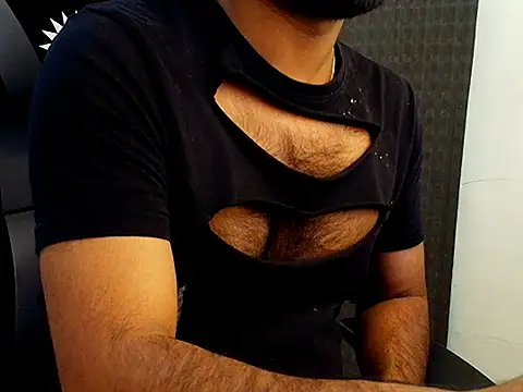 Snapshot of SHENOY3 chatting on 11/26/25, 05:03 SHENOY3 online show from 11/26/25, 05:03