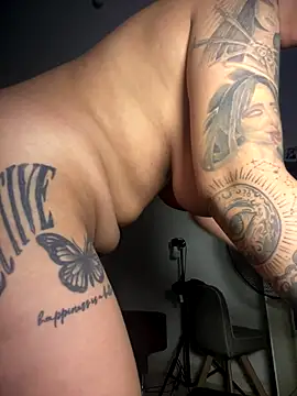 kiaraglam2 online show from 12/01/25, 01:49