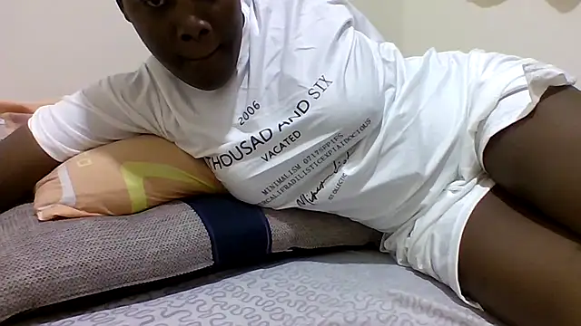 sweetelle09 online show from 06/12/26, 06:40