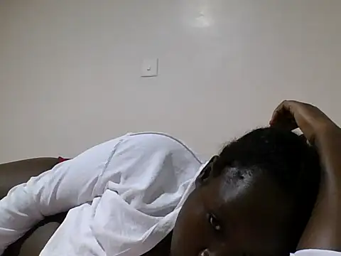 Snapshot of queen_aria19 chatting on 01/09/26, 04:10 queen aria19 online show from 01/09/26, 04:10