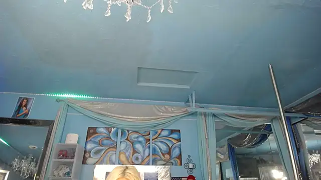 ADRIANNA FOX online show from 05/10/26, 11:10