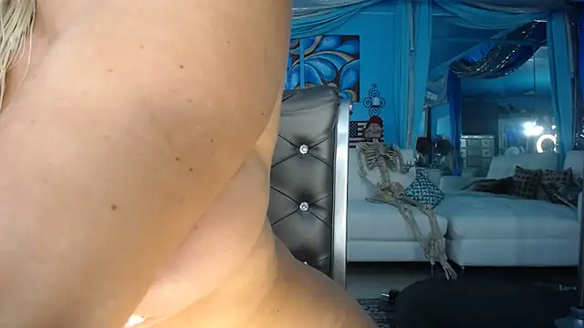 ADRIANNA FOX online show from 06/16/26, 11:02