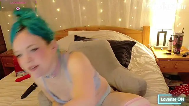 Snapshot of thetinyblue chatting on 02/10/26, 06:12 thetinyblue online show from 02/10/26, 06:12