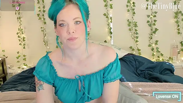 Snapshot of thetinyblue chatting on 02/24/26, 05:55 thetinyblue online show from 02/24/26, 05:55