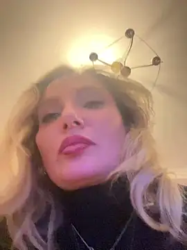 Snapshot of AngelOxy chatting on 12/12/24, 09:48 AngelOxy online show from 12/12/24, 09:48