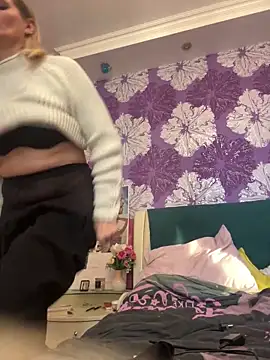 Snapshot of AngelOxy chatting on 01/04/25, 01:31 AngelOxy online show from 01/04/25, 01:31