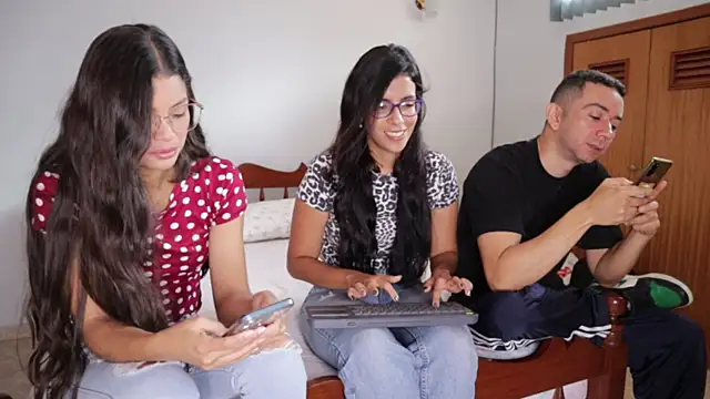 Snapshot of funcouple1985 chatting on 12/05/24, 03:06 funcouple1985 online show from 12/05/24, 03:06