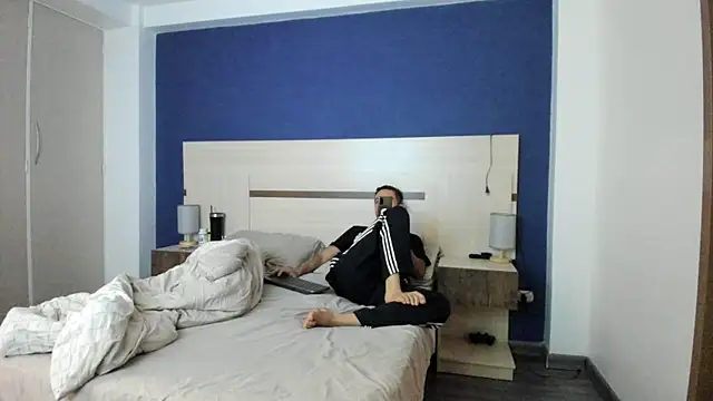 Snapshot of funcouple1985 chatting on 03/06/25, 07:10 funcouple1985 online show from 03/06/25, 07:10