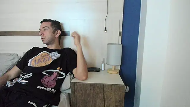 Snapshot of funcouple1985 chatting on 03/11/25, 09:15 funcouple1985 online show from 03/11/25, 09:15