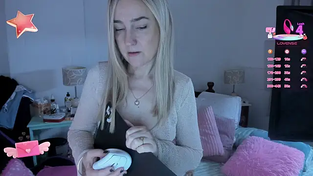 Snapshot of 1Sweetnina chatting on 09/30/25, 08:47 1Sweetnina online show from 09/30/25, 08:47