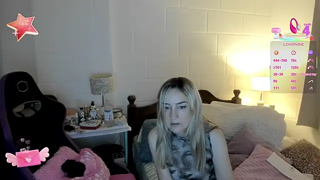 Snapshot of 1Sweetnina chatting on 10/17/25, 10:01 1Sweetnina online show from 10/17/25, 10:01