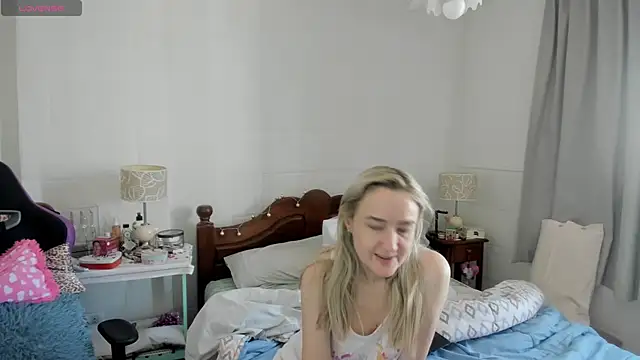 Snapshot of 1Sweetnina chatting on 11/16/25, 06:13 1Sweetnina online show from 11/16/25, 06:13