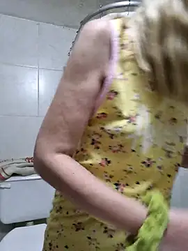 Snapshot of 1Sweetnina chatting on 12/04/25, 12:42 1Sweetnina online show from 12/04/25, 12:42