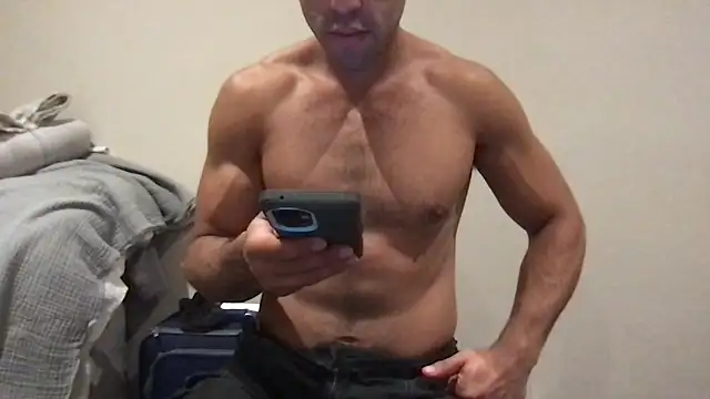 Snapshot of BigGuyMuscle chatting on 02/06/25, 05:35 BigGuyMuscle online show from 02/06/25, 05:35
