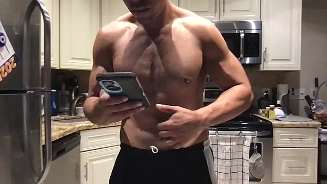 Snapshot of BigGuyMuscle chatting on 02/11/25, 11:22 BigGuyMuscle online show from 02/11/25, 11:22