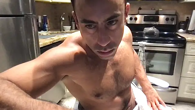 Snapshot of BigGuyMuscle chatting on 11/04/25, 07:18 BigGuyMuscle online show from 11/04/25, 07:18