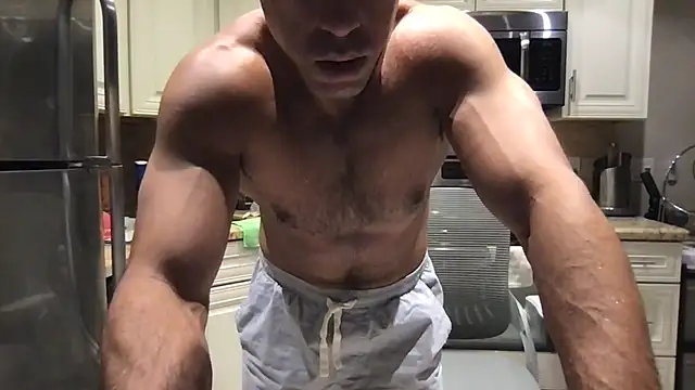 Snapshot of BigGuyMuscle chatting on 11/07/25, 08:58 BigGuyMuscle online show from 11/07/25, 08:58