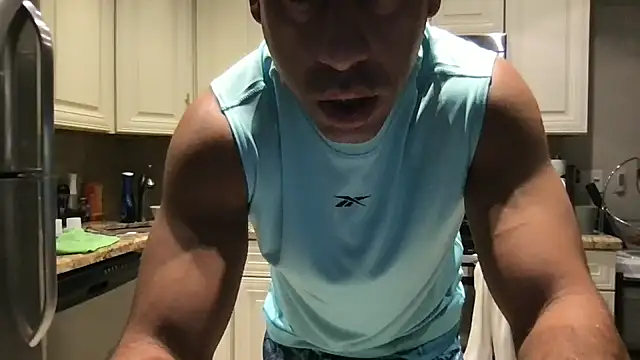 Snapshot of BigGuyMuscle chatting on 11/09/25, 09:24 BigGuyMuscle online show from 11/09/25, 09:24