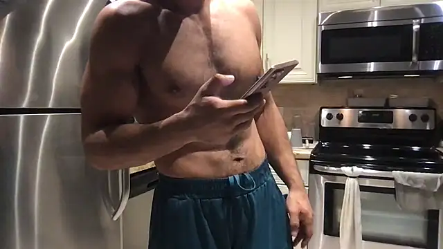 Snapshot of BigGuyMuscle chatting on 11/18/25, 02:50 BigGuyMuscle online show from 11/18/25, 02:50